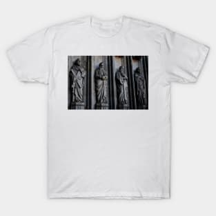 Entrance Statues, Barcelona Cathedral T-Shirt